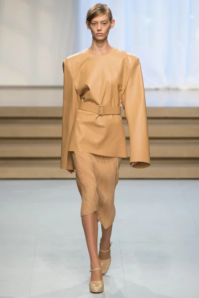 Look 17